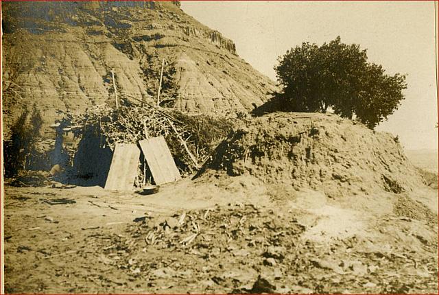 Navajo summer and winter hogans, Moa Ave., Arizona 1909